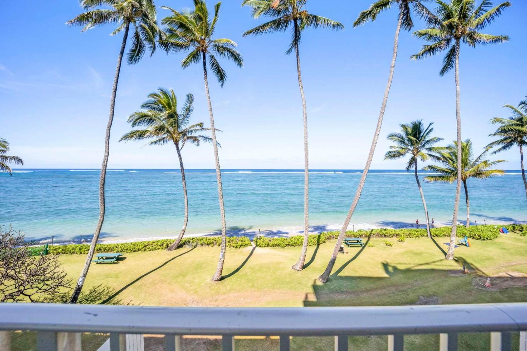 Beautiful Beachfront Holiday home Laie